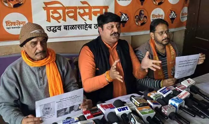 जम्मू-कश्मीर प्रशासन को एक छिपी हुई तीसरी शक्ति नियंत्रित कर रही है: Shiv Sena जम्मू-कश्मीर प्रशासन को एक छिपी हुई तीसरी शक्ति नियंत्रित कर रही है: Shiv Sena