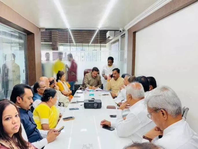वफादारों ने न्याय की मांग की, दावेदारों ने राज्य अध्यक्ष के सामने अपना पक्ष रखा वफादारों ने न्याय की मांग की, दावेदारों ने राज्य अध्यक्ष के सामने अपना पक्ष रखा