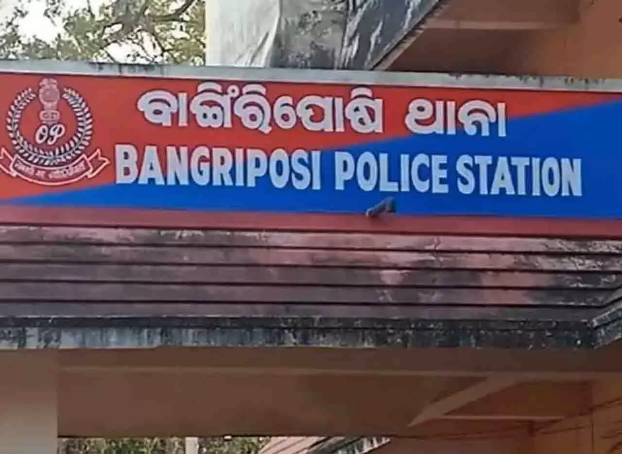 मयूरभंज में कंगारू कोर्ट की घटना में कपल को पेड़ से बांधा गया मयूरभंज में कंगारू कोर्ट की घटना में कपल को पेड़ से बांधा गया