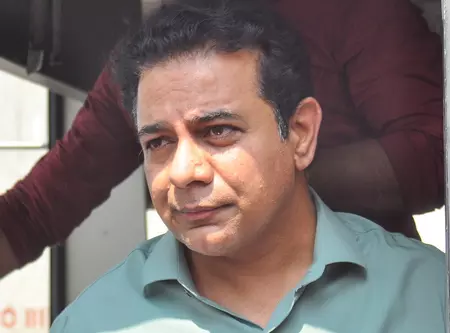 केटीआर ने रेवंत रेड्डी को दी खुली चुनौती, दलबदलू विधायकों से इस्तीफा दिलाकर उपचुनाव कराने को कहा केटीआर ने रेवंत रेड्डी को दी खुली चुनौती, दलबदलू विधायकों से इस्तीफा दिलाकर उपचुनाव कराने को कहा