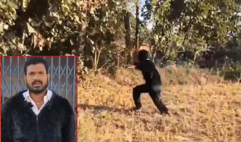 Nirmal District में नए चुने गए सरपंच ने बंदरों को डराने के लिए भालू का भेस बनाया Nirmal District में नए चुने गए सरपंच ने बंदरों को डराने के लिए भालू का भेस बनाया