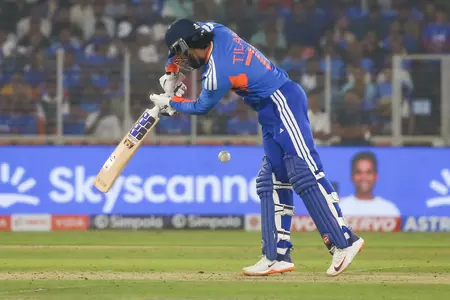 Fifth T20: तिलक वर्मा-हार्दिक पंड्या की तूफानी पारी, साउथ अफ्रीका को 232 रन का विशाल लक्ष्य Fifth T20: तिलक वर्मा-हार्दिक पंड्या की तूफानी पारी, साउथ अफ्रीका को 232 रन का विशाल लक्ष्य
