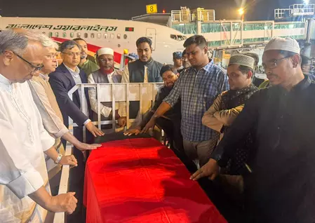 बांग्लादेश: संसद भवन के साउथ प्लाजा में रविवार को निकलेगा हादी का जनाजा बांग्लादेश: संसद भवन के साउथ प्लाजा में रविवार को निकलेगा हादी का जनाजा