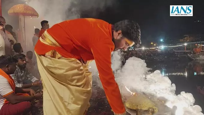 हुबली में श्री सिद्धारूढ़ महास्वामी मठ में भव्य अरूढ़ आरती हुबली में श्री सिद्धारूढ़ महास्वामी मठ में भव्य अरूढ़ आरती