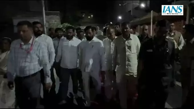 कोपरगांव में रैली के बाद उपमुख्यमंत्री एकनाथ शिंदे ने शिरडी साईं बाबा मंदिर में किए दर्शन कोपरगांव में रैली के बाद उपमुख्यमंत्री एकनाथ शिंदे ने शिरडी साईं बाबा मंदिर में किए दर्शन
