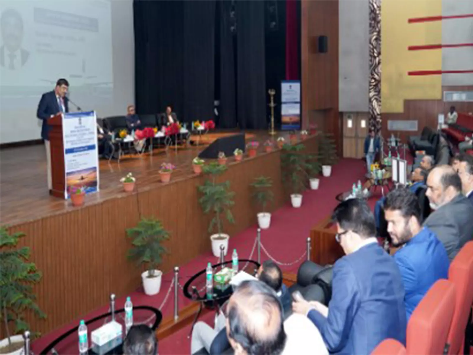DGCA ने सुरक्षा संगोष्ठी 2025 में विमानन सुरक्षा पर सहयोग पर दिया जोर DGCA ने सुरक्षा संगोष्ठी 2025 में विमानन सुरक्षा पर सहयोग पर दिया जोर