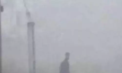 ठंड से कंपकंपी बढ़ी, कोहरा और ओस के चलते नहीं दिख पा रही सड़क