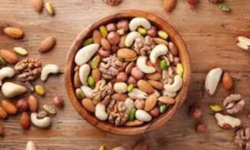 Weight loss: वजन घटाने के लिए खा सकते हैं ये 3 ड्राई फ्रूट्स, बस जान लीजिए सेवन करने का सही तरीका Weight loss: वजन घटाने के लिए खा सकते हैं ये 3 ड्राई फ्रूट्स, बस जान लीजिए सेवन करने का सही तरीका