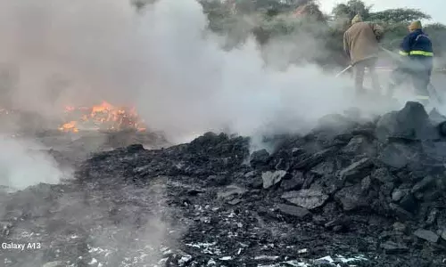 नूह के अरावली वन क्षेत्र में एक बार फिर कचरे में आग लग गई। नूह के अरावली वन क्षेत्र में एक बार फिर कचरे में आग लग गई।