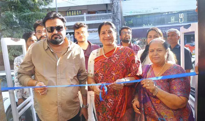 Telangana: बंजारा हिल्स में पांच दिवसीय डी संस पटोला कला प्रदर्शनी शुरू हुई