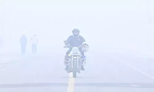 घने कोहरे और प्रदूषण की दोहरी मार: दिल्ली-एनसीआर में हालात बेहद गंभीर, एक्यूआई ‘अति-गंभीर’ श्रेणी में घने कोहरे और प्रदूषण की दोहरी मार: दिल्ली-एनसीआर में हालात बेहद गंभीर, एक्यूआई ‘अति-गंभीर’ श्रेणी में