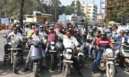 किसानों द्वारा बुलाए गए बंद के कारण Odisha के संबलपुर में सामान्य जनजीवन प्रभावित हुआ