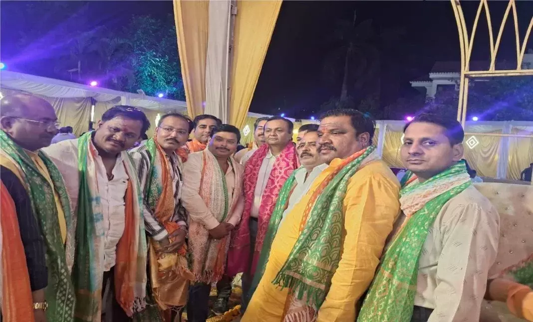 Lucknow: अमरनाथ मिश्रा को जन्मदिन की बधाई, व्यापारिक माहौल में उत्सव