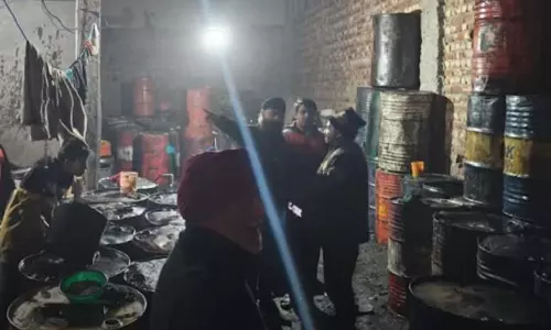 Jalandhar:नकली तेल बनाने वाले गोदाम का पर्दाफाश