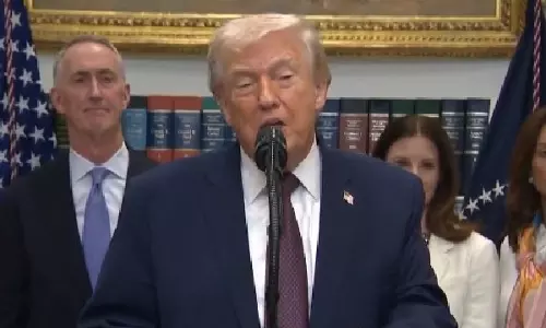 Trump बोले: दवाओं में होने वाली बचत सीधे मरीज़ों तक पहुंचे Trump बोले: दवाओं में होने वाली बचत सीधे मरीज़ों तक पहुंचे