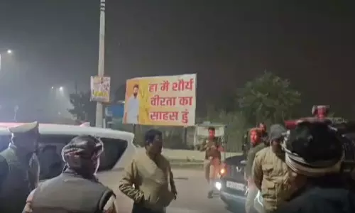 Kaushambi: आधी रात को सड़कों पर उतरे SP, पुलिस की मुस्तैदी की जांच Kaushambi: आधी रात को सड़कों पर उतरे SP, पुलिस की मुस्तैदी की जांच