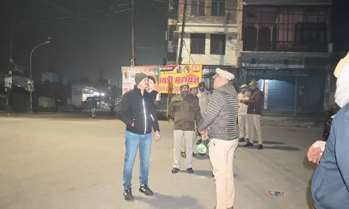 Auraiya: मातहतों को रात्रि गश्त के लिए दिए निर्देश Auraiya: मातहतों को रात्रि गश्त के लिए दिए निर्देश