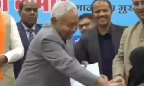 Hijab विवाद पर नीतीश कुमार–संजय निषाद पर केस दर्ज, 3 जनवरी तय Hijab विवाद पर नीतीश कुमार–संजय निषाद पर केस दर्ज, 3 जनवरी तय