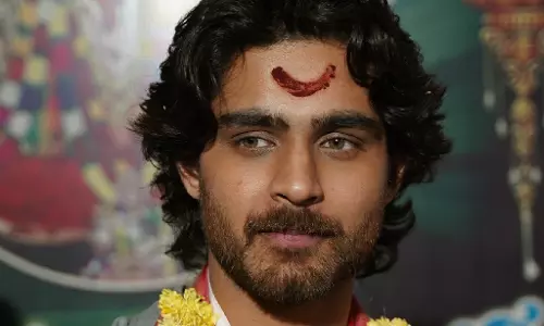 Actor Roshan ने चैंपियन की रिलीज़ से पहले भद्रकाली मंदिर में पूजा-अर्चना की Actor Roshan ने चैंपियन की रिलीज़ से पहले भद्रकाली मंदिर में पूजा-अर्चना की