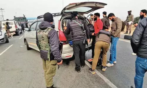 Kashmir में सुरक्षा कड़ी की गई