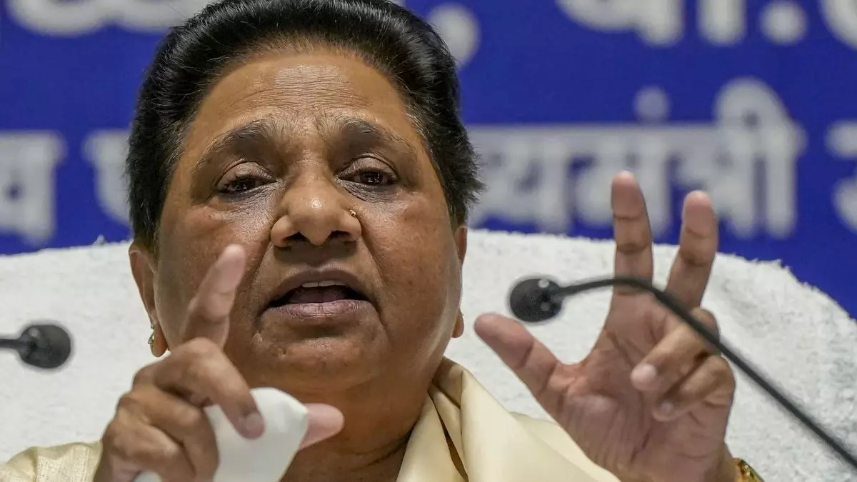 Lucknow: मायावती ने विधानसभा-संसद में उठाए गंभीर सवाल Lucknow: मायावती ने विधानसभा-संसद में उठाए गंभीर सवाल