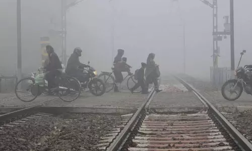 Jalandhar: घने कोहरे के कारण इंडिगो की फ्लाइट रद्द Jalandhar: घने कोहरे के कारण इंडिगो की फ्लाइट रद्द