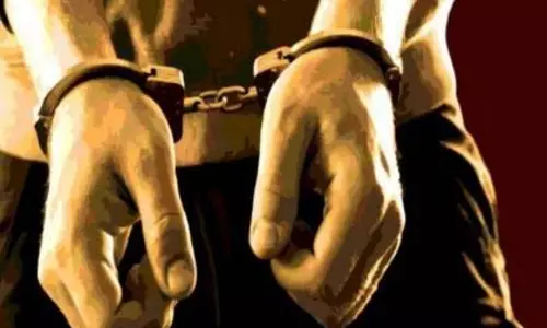 विश्वासघात: काम पर रखते ही नौकर ने...मचा हड़कंप विश्वासघात: काम पर रखते ही नौकर ने...मचा हड़कंप