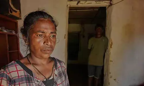 Sri Lanka के चाय बागान मजदूर बाढ़ और गरीबी से जूझ रहे Sri Lanka के चाय बागान मजदूर बाढ़ और गरीबी से जूझ रहे