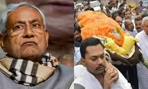 Patna: सीएम नीतीश कुमार की सास का अंतिम संस्कार बांस घाट पर Patna: सीएम नीतीश कुमार की सास का अंतिम संस्कार बांस घाट पर