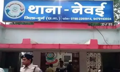डिवाइडर से लोहे की ग्रील चोरी, PWD अधिकारी ने दर्ज कराई शिकायत