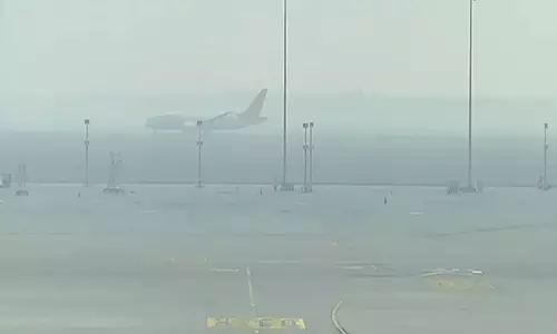 कोहरे के कारण उत्तरी भारत के हवाई अड्डों पर उड़ानों में देरी की चेतावनी कोहरे के कारण उत्तरी भारत के हवाई अड्डों पर उड़ानों में देरी की चेतावनी