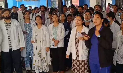 जूनियर डॉक्टर को मारा तमाचा, लैब टेक्नीशियन पर आरोप जूनियर डॉक्टर को मारा तमाचा, लैब टेक्नीशियन पर आरोप