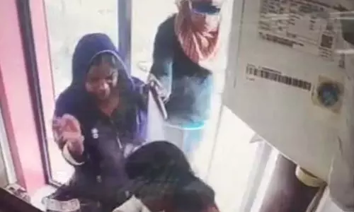 ATM बूथ में लूट, गमछा बांधकर पहुंचा था बदमाश