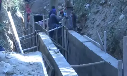 जम्मू-कश्मीर: Nowshera में बाढ़ प्रभावित नहरों की मरम्मत, सिंचाई पानी बहाल जम्मू-कश्मीर: Nowshera में बाढ़ प्रभावित नहरों की मरम्मत, सिंचाई पानी बहाल