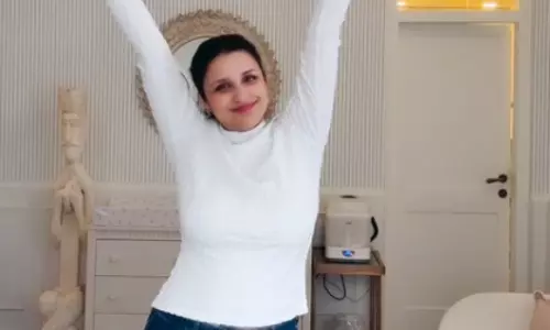 नई मातृत्व यात्रा में Parineeti Chopra को हैं पोस्टपार्टम लक्षण