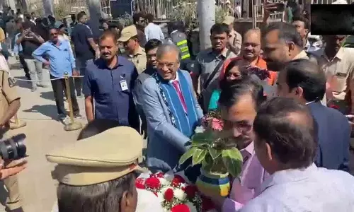 भारत के मुख्य चुनाव आयुक्त ज्ञानेश कुमार ने हैदराबाद में Golconda किले का दौरा किया भारत के मुख्य चुनाव आयुक्त ज्ञानेश कुमार ने हैदराबाद में Golconda किले का दौरा किया