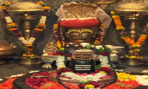 भुलेश्वर महादेव: देश का पहला मंदिर जहां शिव से मुख मोड़कर बैठते हैं नंदी महाराज, छुपे हैं कई रहस्य भुलेश्वर महादेव: देश का पहला मंदिर जहां शिव से मुख मोड़कर बैठते हैं नंदी महाराज, छुपे हैं कई रहस्य
