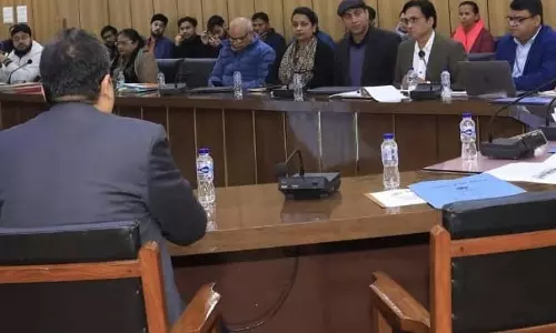 Bareilly: आशा कार्यकत्रियों का बकाया भुगतान, डीएम नाराज Bareilly: आशा कार्यकत्रियों का बकाया भुगतान, डीएम नाराज