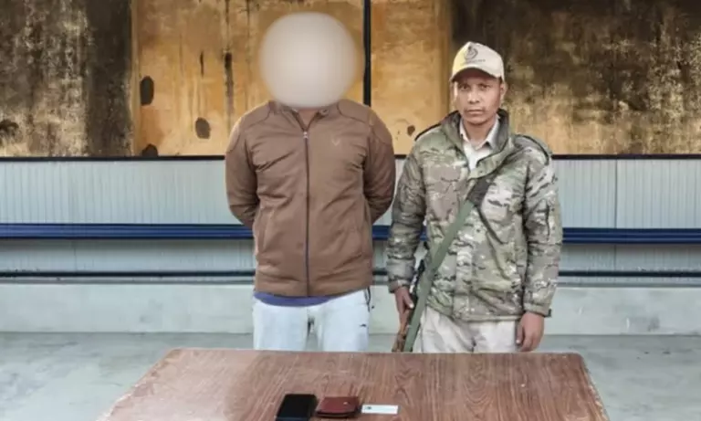 Imphal में जबरन वसूली के आरोप में RPF/PLA के एक एक्टिव सदस्य गिरफ्तार Imphal में जबरन वसूली के आरोप में RPF/PLA के एक एक्टिव सदस्य गिरफ्तार