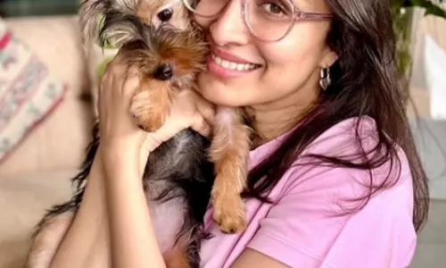 Shraddha कपूर ने 16 दिन बाद घर लौटकर अपने पालतू जानवर पर प्यार बरसाया