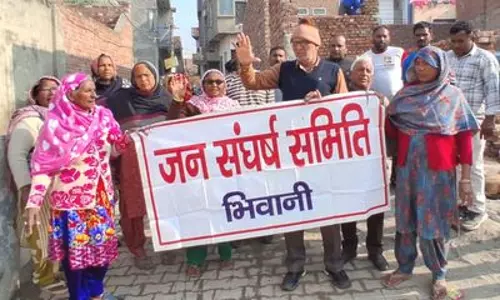 Bhiwani: सीवरेज बंद, मोहल्लेवासियों ने विरोध किया
