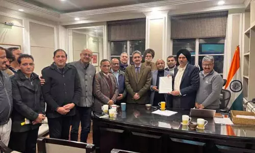 Dr. Sanjay Bansal ने विक्रमजीत सिंह से मुलाकात की, व्यापारियों की समस्याओं पर प्रकाश डाला Dr. Sanjay Bansal ने विक्रमजीत सिंह से मुलाकात की, व्यापारियों की समस्याओं पर प्रकाश डाला