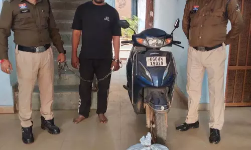गांजा और जंगली जीव गोइंहा के साथ आरोपी गिरफ्तार, आरंग पुलिस ने दबोचा गांजा और जंगली जीव गोइंहा के साथ आरोपी गिरफ्तार, आरंग पुलिस ने दबोचा