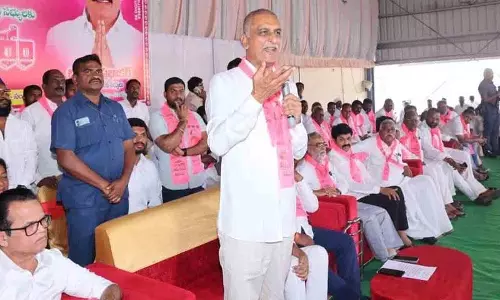 Harish Rao ने कथित झूठ को लेकर रेवंत रेड्डी पर निशाना साधा Harish Rao ने कथित झूठ को लेकर रेवंत रेड्डी पर निशाना साधा