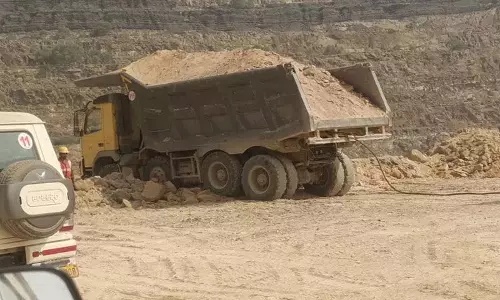 HMS कोठागुडेम वीपी ने कोयला खदान मैनेजमेंट में बदलाव की कमी की आलोचना की HMS कोठागुडेम वीपी ने कोयला खदान मैनेजमेंट में बदलाव की कमी की आलोचना की
