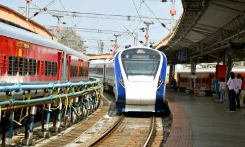 मंत्री ने बताया, 4 साल में खाने की शिकायतों पर रेलवे ने वसूला 2.8 करोड़ रुपये