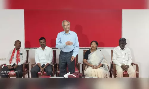 Telangana में मनरेगा से जुड़े फैसले के खिलाफ किसान संगठन का विरोध Telangana में मनरेगा से जुड़े फैसले के खिलाफ किसान संगठन का विरोध