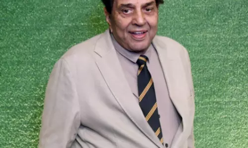 Dharmendra का संदेश सोशल मीडिया पर वायरल, सनी देओल ने किया शेयर Dharmendra का संदेश सोशल मीडिया पर वायरल, सनी देओल ने किया शेयर