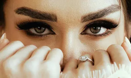 अगर आप अपनी Eyebrow को खूबसूरत बनाना चाहते हैं तो इन घरेलू नुस्खों को फॉलो करें अगर आप अपनी Eyebrow को खूबसूरत बनाना चाहते हैं तो इन घरेलू नुस्खों को फॉलो करें