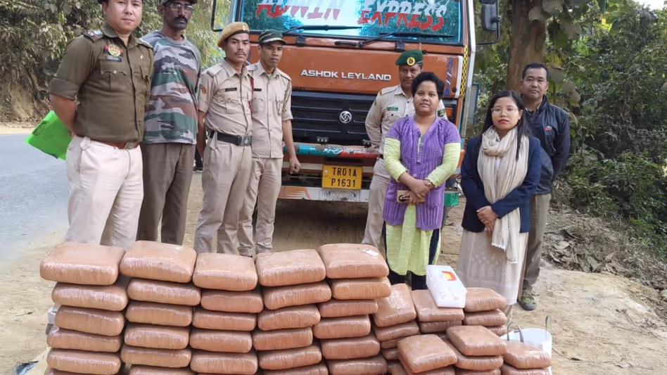 Tripura पुलिस ने 15 लाख रुपये की गांजा ज़ब्त की; ड्राइवर फरार। Tripura पुलिस ने 15 लाख रुपये की गांजा ज़ब्त की; ड्राइवर फरार।